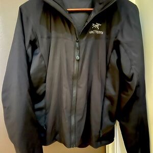 Women’s Arc’teryx Atom Hoody - black - small